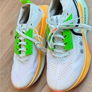 Women’s nike shoes size 8